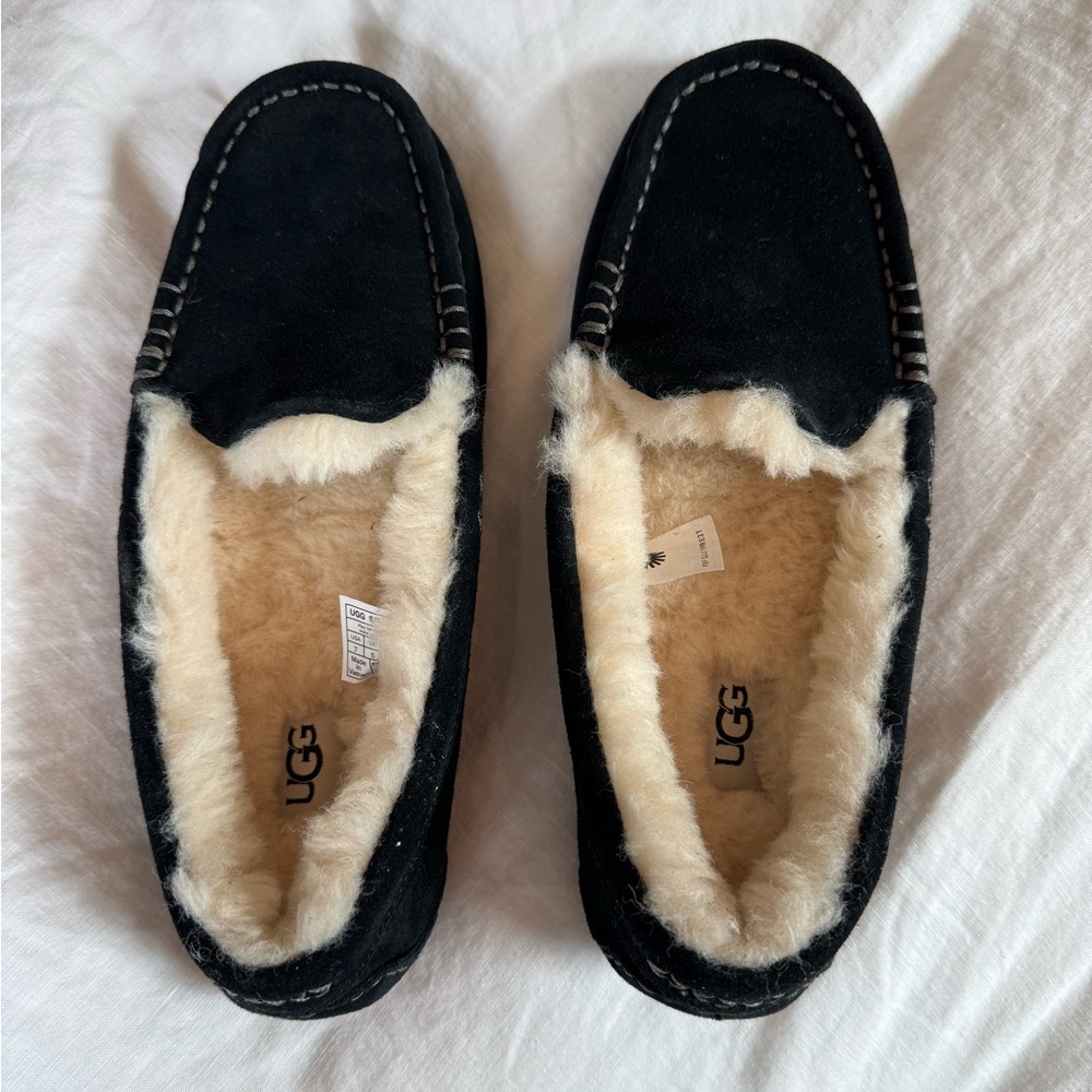 UGG Black moccasins with cream fur